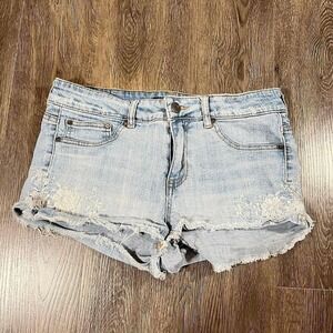 Eunina Mid Rise Shortie Denim Shorts Women's Light Wash Floral Embroidered 31 in